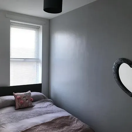 My Perfect Place Rooms & Apartments -Some Rooms With Hot Tub- Free Parking Blackpool Exterior photo