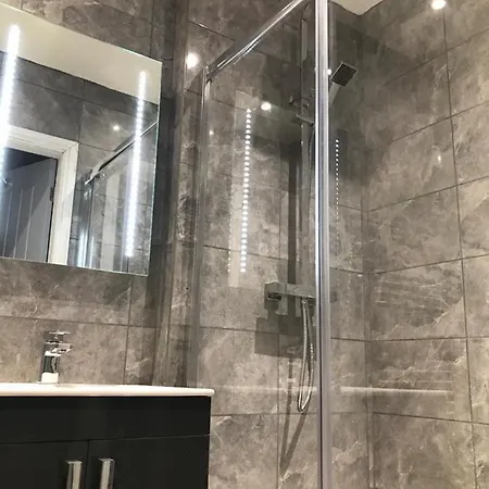 My Perfect Place Rooms & Apartments -Some Rooms With Hot Tub- Free Parking Blackpool Exterior photo
