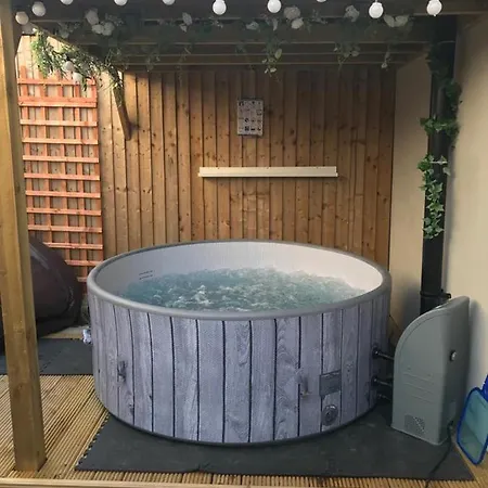 My Perfect Place Rooms & Apartments -Some Rooms With Hot Tub- Free Parking Blackpool Exterior photo
