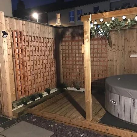 My Perfect Place Rooms & Apartments -Some Rooms With Hot Tub- Free Parking Blackpool Exterior photo
