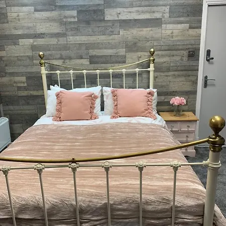 My Perfect Place Rooms & Apartments -Some Rooms With Hot Tub- Free Parking Blackpool Exterior photo