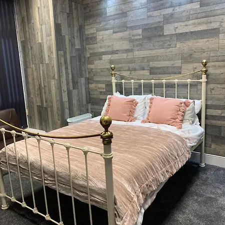My Perfect Place Rooms & Apartments -Some Rooms With Hot Tub- Free Parking Blackpool Exterior photo